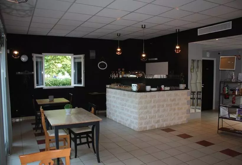 Отель Le Clos Des Médiévales