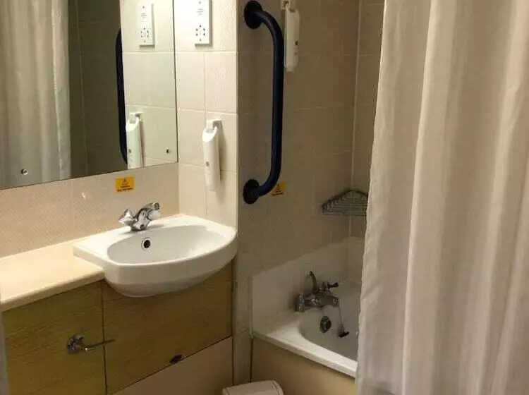 فندق Redwings Lodge Baldock