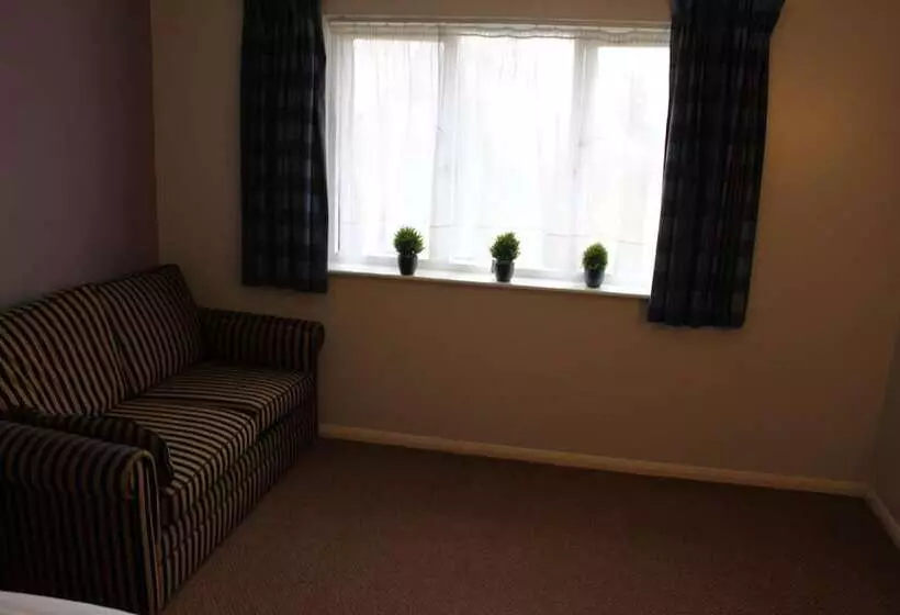 فندق Redwings Lodge Baldock