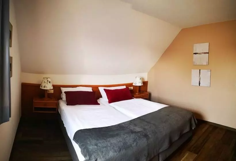 هتل Restaurant Petri Hof