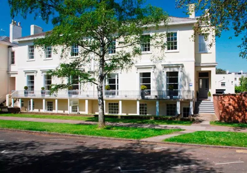 בית מלון כפרי The Cheltenham Townhouse And Apartments