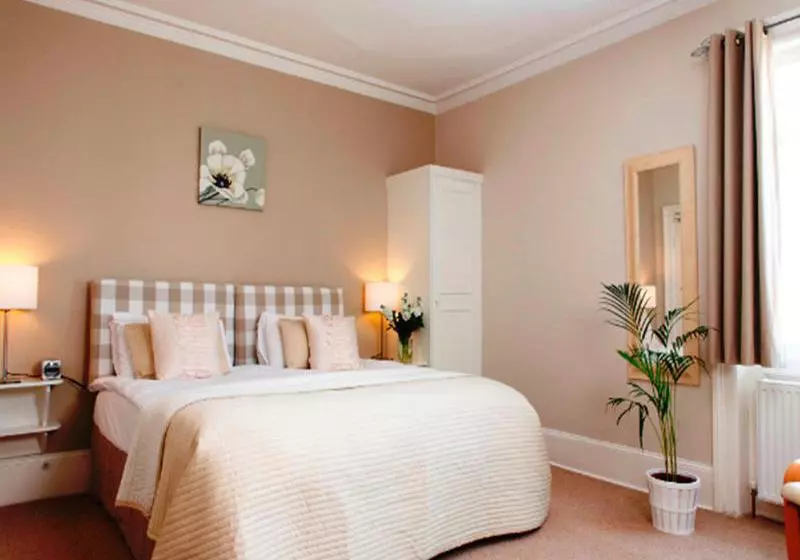 בית מלון כפרי The Cheltenham Townhouse And Apartments