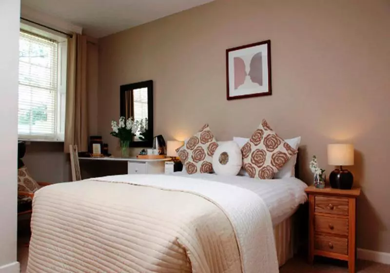 בית מלון כפרי The Cheltenham Townhouse And Apartments