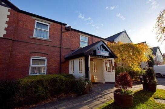 Отель Travelodge Warrington Lowton