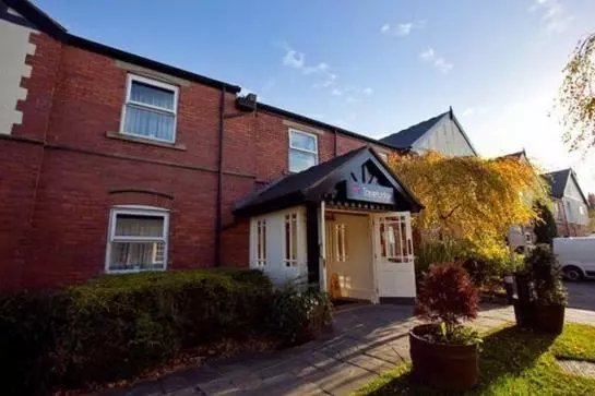 Отель Travelodge Warrington Lowton