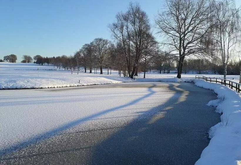 Hotelli Weald Of Kent Golf Course And