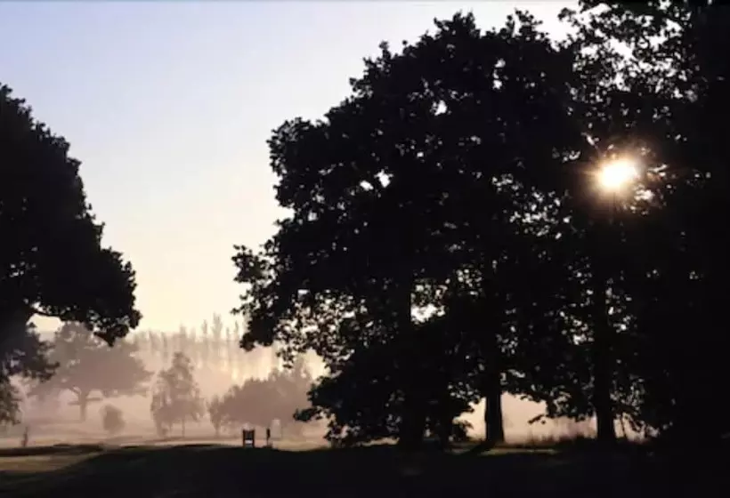 Hotelli Weald Of Kent Golf Course And
