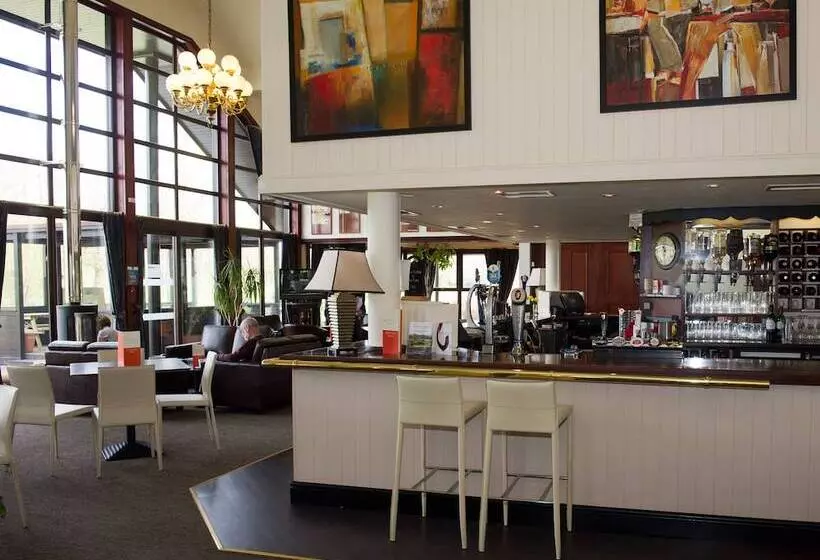 Hotelli Weald Of Kent Golf Course And