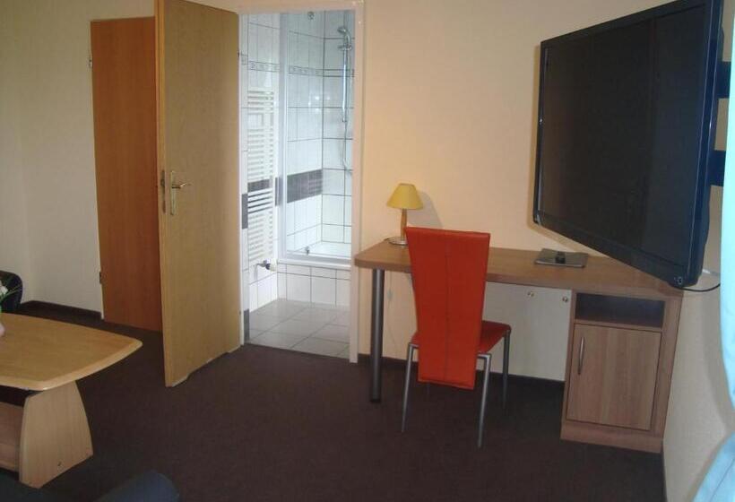 بنسيون Gasthof Goldener Hahn