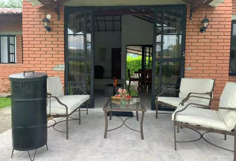 Moderna Cabaña En Viterbo Con Aire Ac Y Piscina