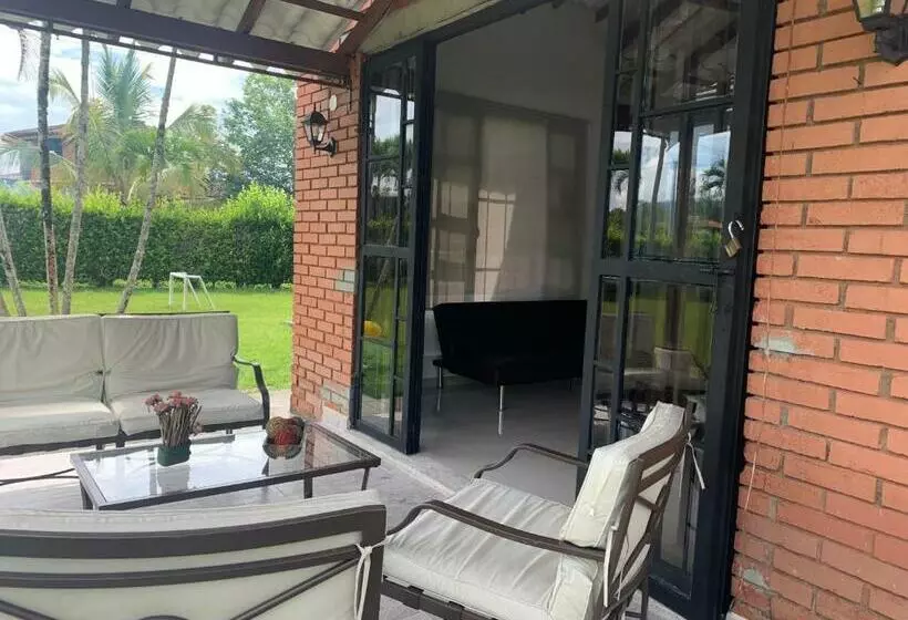 Moderna Cabaña En Viterbo Con Aire Ac Y Piscina