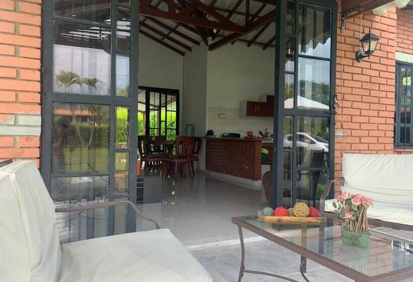 Moderna Cabaña En Viterbo Con Aire Ac Y Piscina