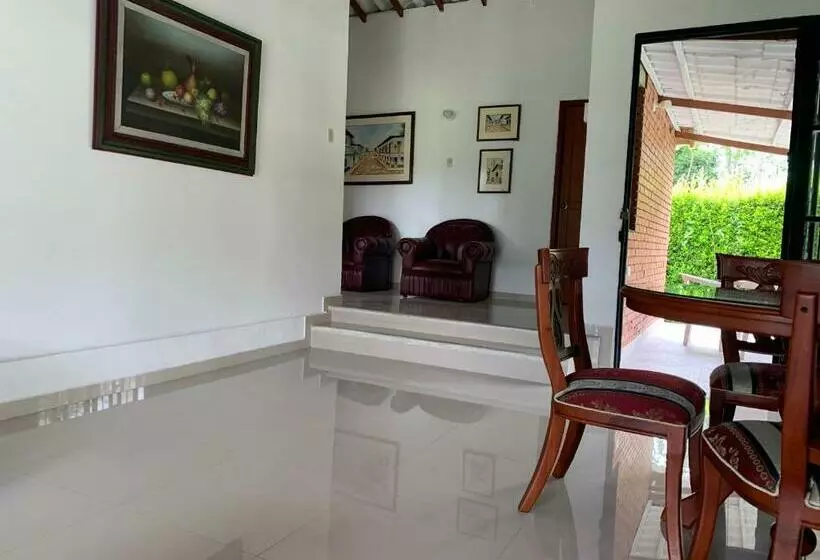 Moderna Cabaña En Viterbo Con Aire Ac Y Piscina