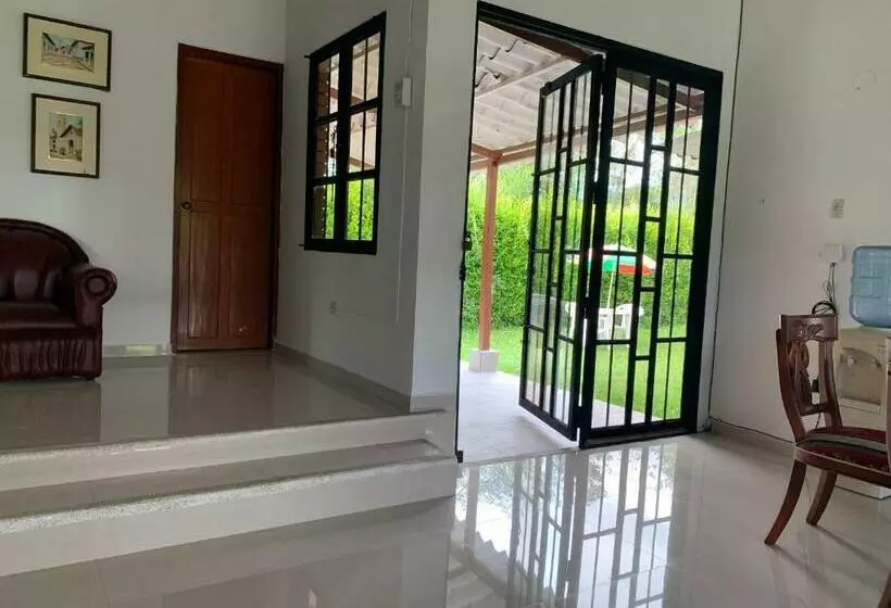 Moderna Cabaña En Viterbo Con Aire Ac Y Piscina