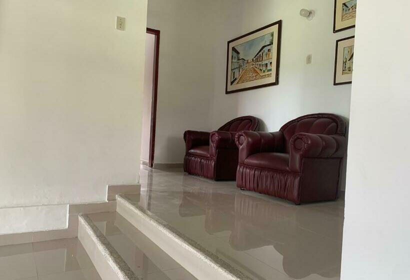 Moderna Cabaña En Viterbo Con Aire Ac Y Piscina