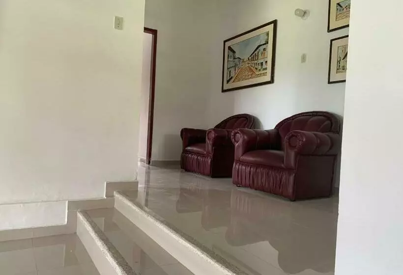 Moderna Cabaña En Viterbo Con Aire Ac Y Piscina