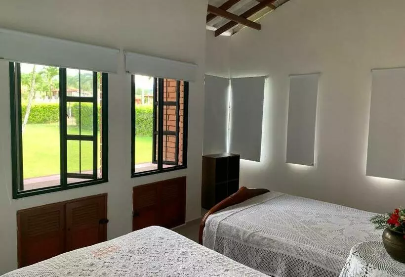 Moderna Cabaña En Viterbo Con Aire Ac Y Piscina