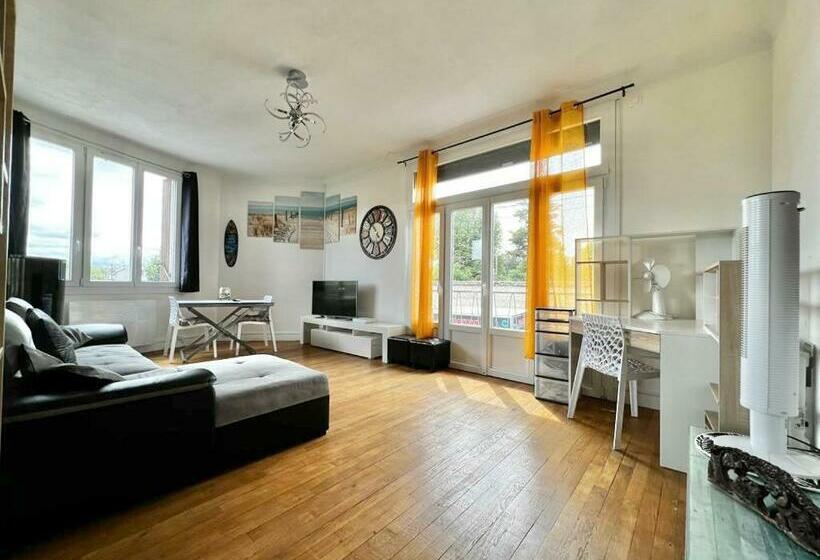 F2+ Au Bord De L’eau