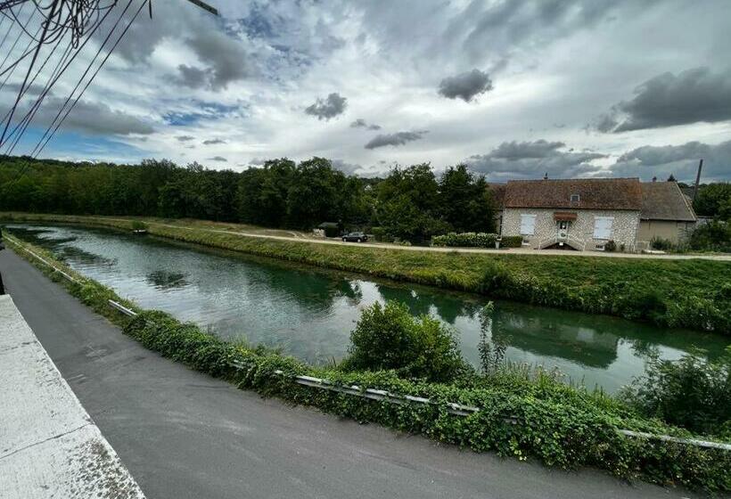 F2+ Au Bord De L’eau