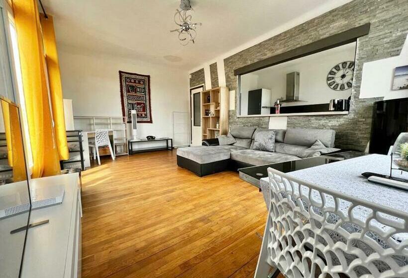 F2+ Au Bord De L’eau