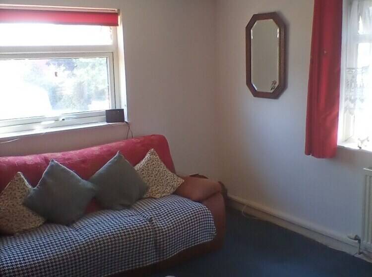 1 Bed Apartment In Bridport Great Location