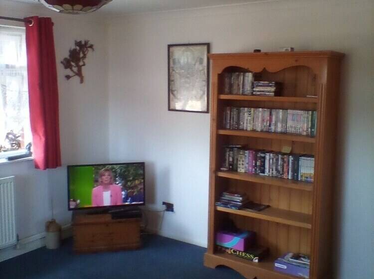 1 Bed Apartment In Bridport Great Location