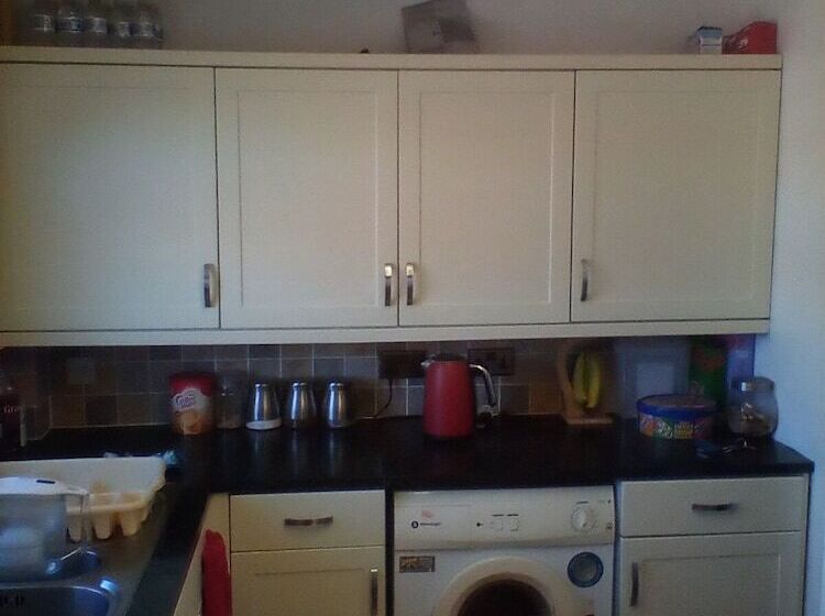 1 Bed Apartment In Bridport Great Location