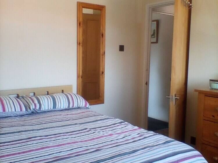 1 Bed Apartment In Bridport Great Location