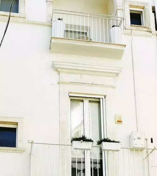 Comes 5 Home