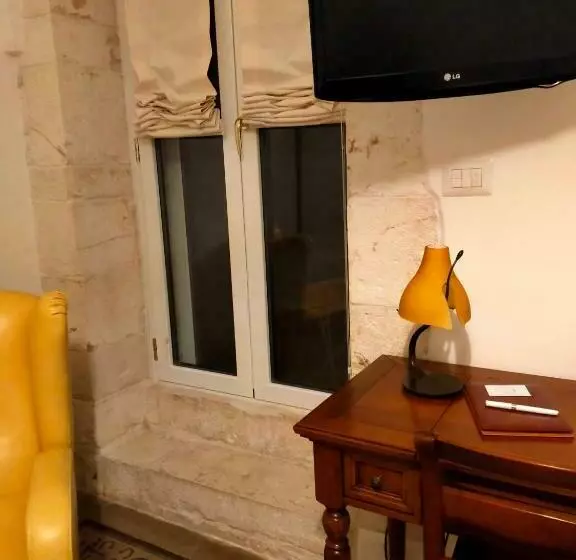 Comes 5 Home