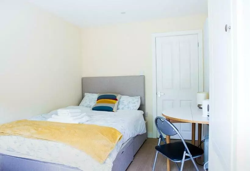 Double Ensuite In Central Forest Row