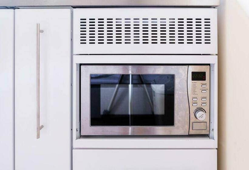 Double Ensuite In Central Forest Row