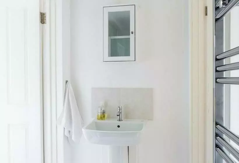 Double Ensuite In Central Forest Row