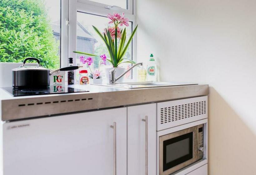 Double Ensuite In Central Forest Row