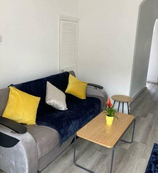 Gresham Home   Close To Excel, Contractors, Relocators, Paid Parking