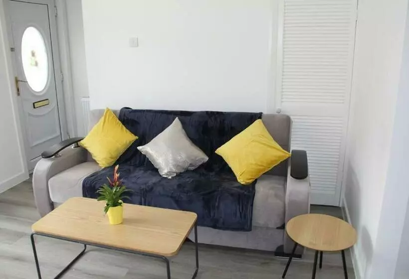 Gresham Home   Close To Excel, Contractors, Relocators, Paid Parking