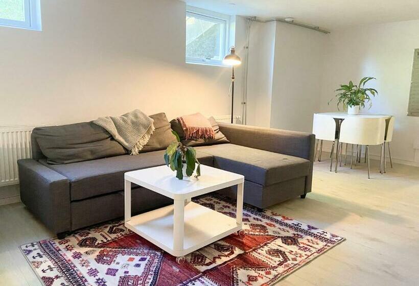 Newly Renovated Apartment Strängnäs, Ekorrvägen