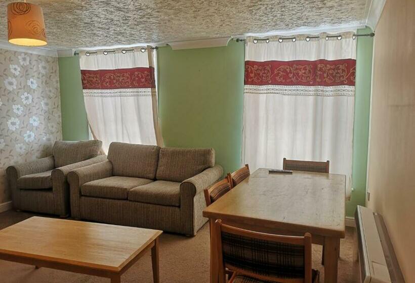 Spacious Entire Flat,1d