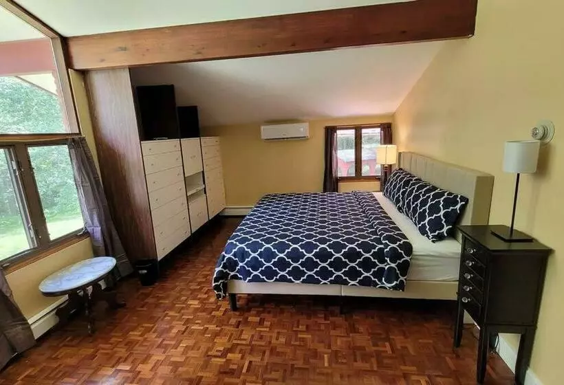 Sunset Estate In The Catskills