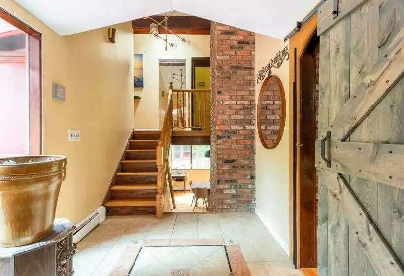 Sunset Estate In The Catskills