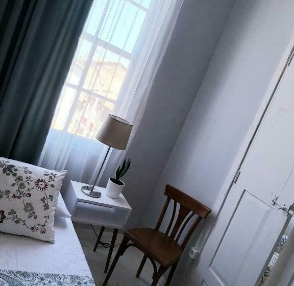 Ayvalık Merkezde Eski Taş Rumevi