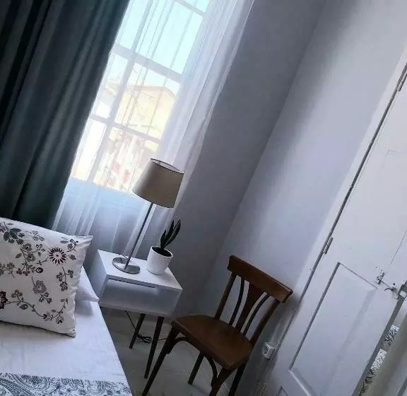 Ayvalık Merkezde Eski Taş Rumevi