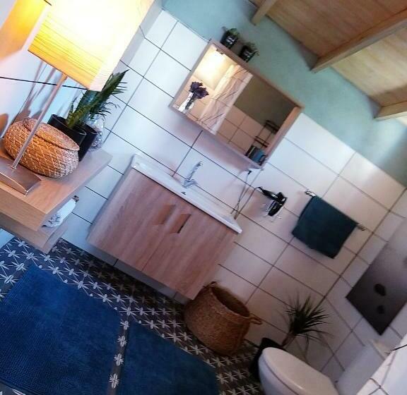 Ayvalık Merkezde Eski Taş Rumevi