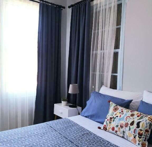 Ayvalık Merkezde Eski Taş Rumevi