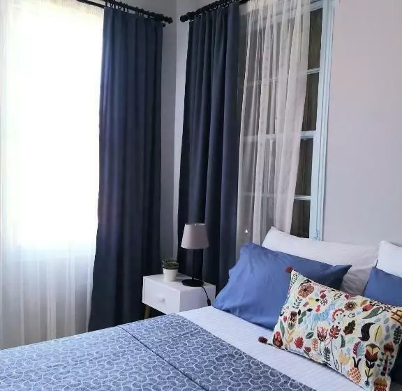 Ayvalık Merkezde Eski Taş Rumevi