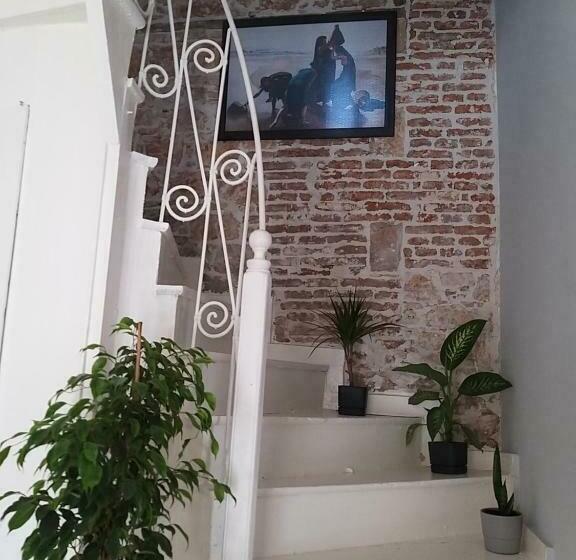 Ayvalık Merkezde Eski Taş Rumevi