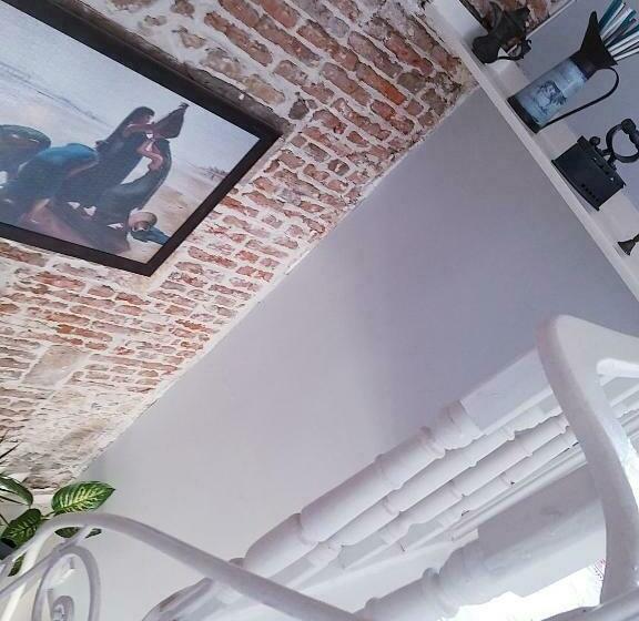 Ayvalık Merkezde Eski Taş Rumevi