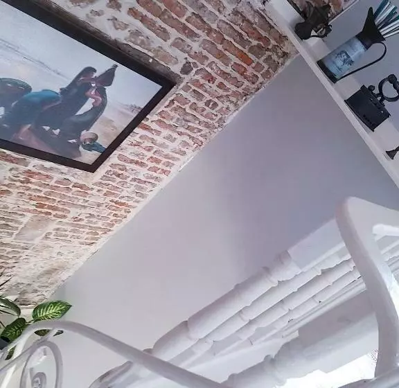 Ayvalık Merkezde Eski Taş Rumevi