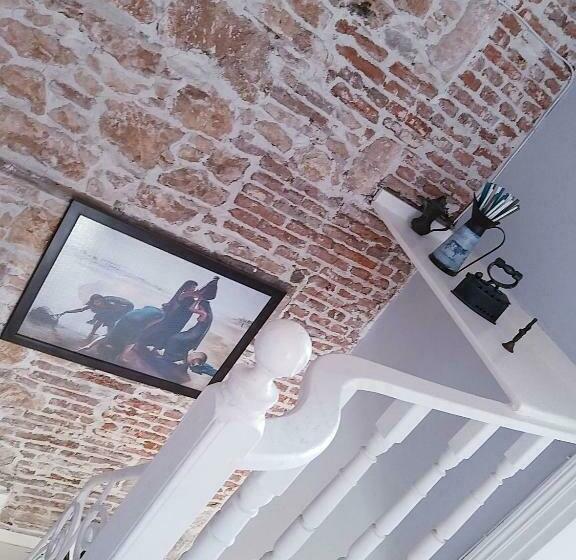 Ayvalık Merkezde Eski Taş Rumevi