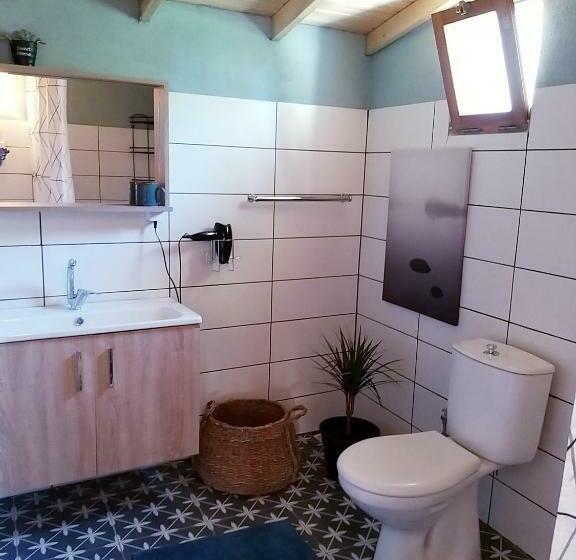 Ayvalık Merkezde Eski Taş Rumevi